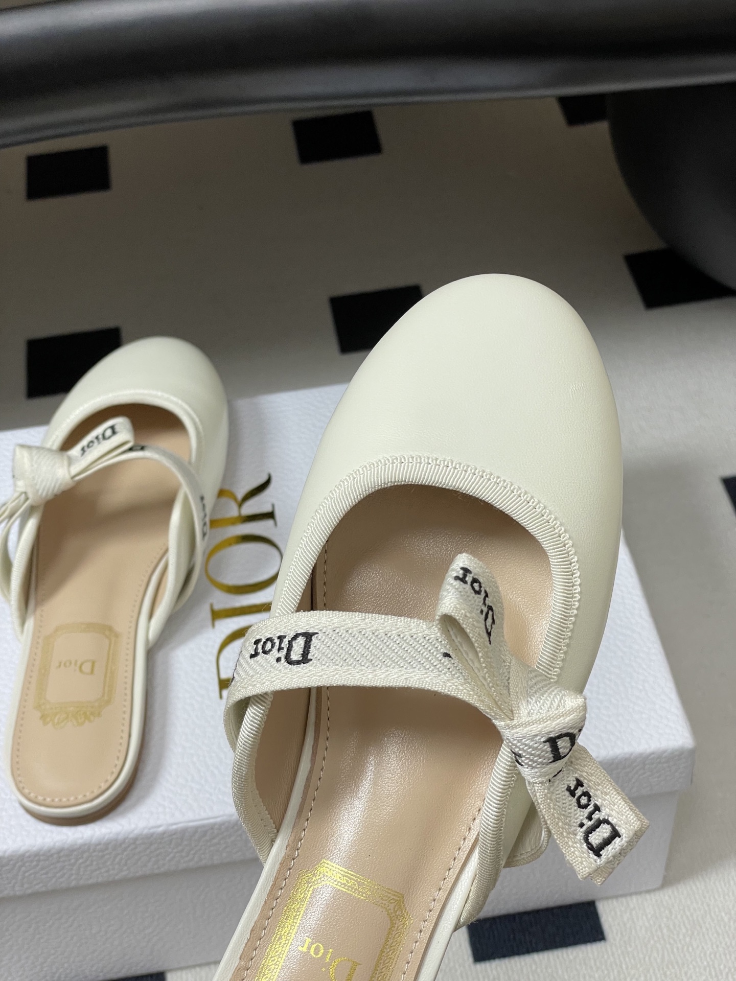 26ss春夏新款Dior 迪奥 J'Adior 穆勒鞋经典字母织带蝴蝶结平底半拖鞋这款J'Adior 穆