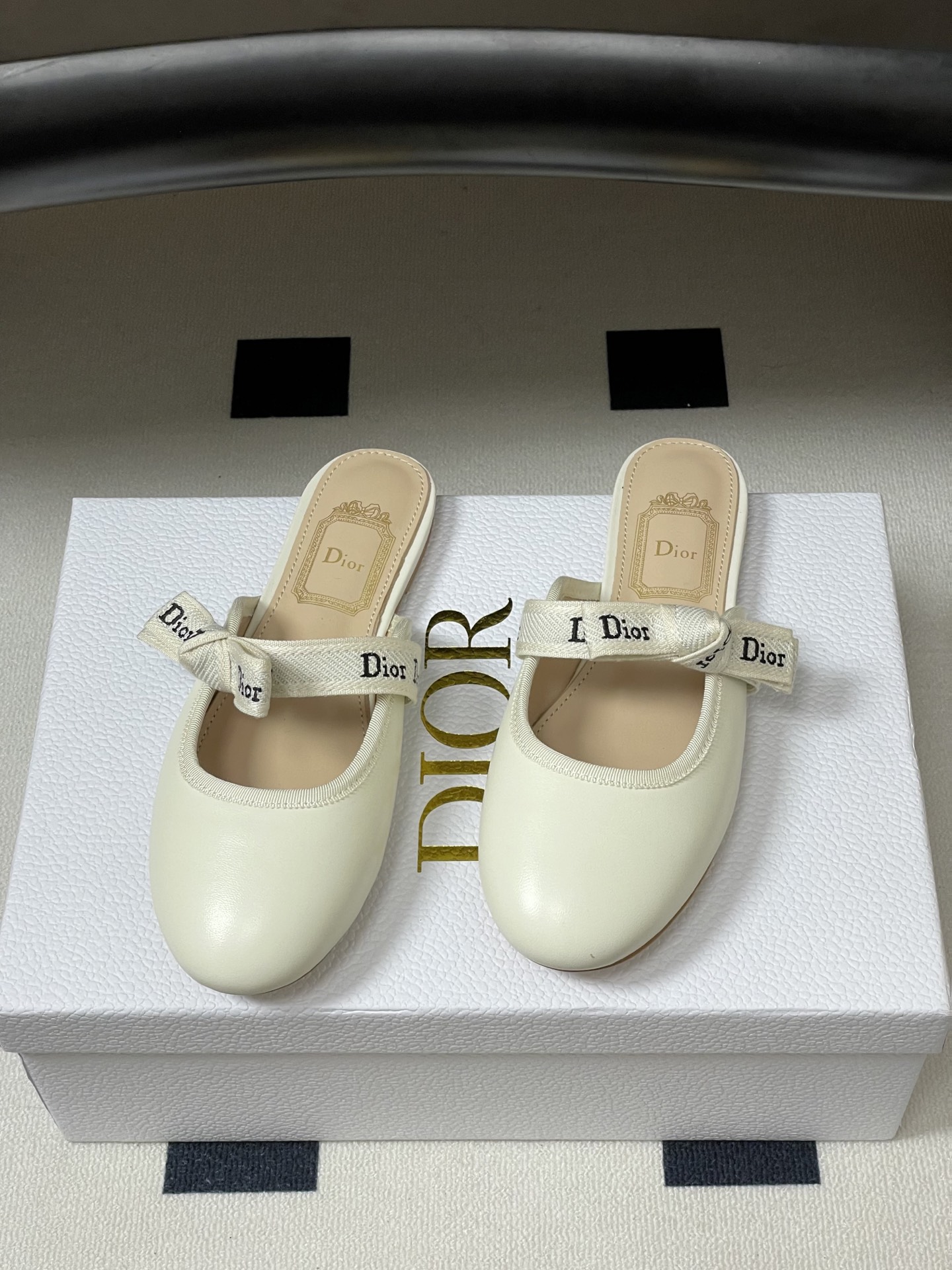 26ss春夏新款Dior 迪奥 J'Adior 穆勒鞋经典字母织带蝴蝶结平底半拖鞋这款J'Adior 穆