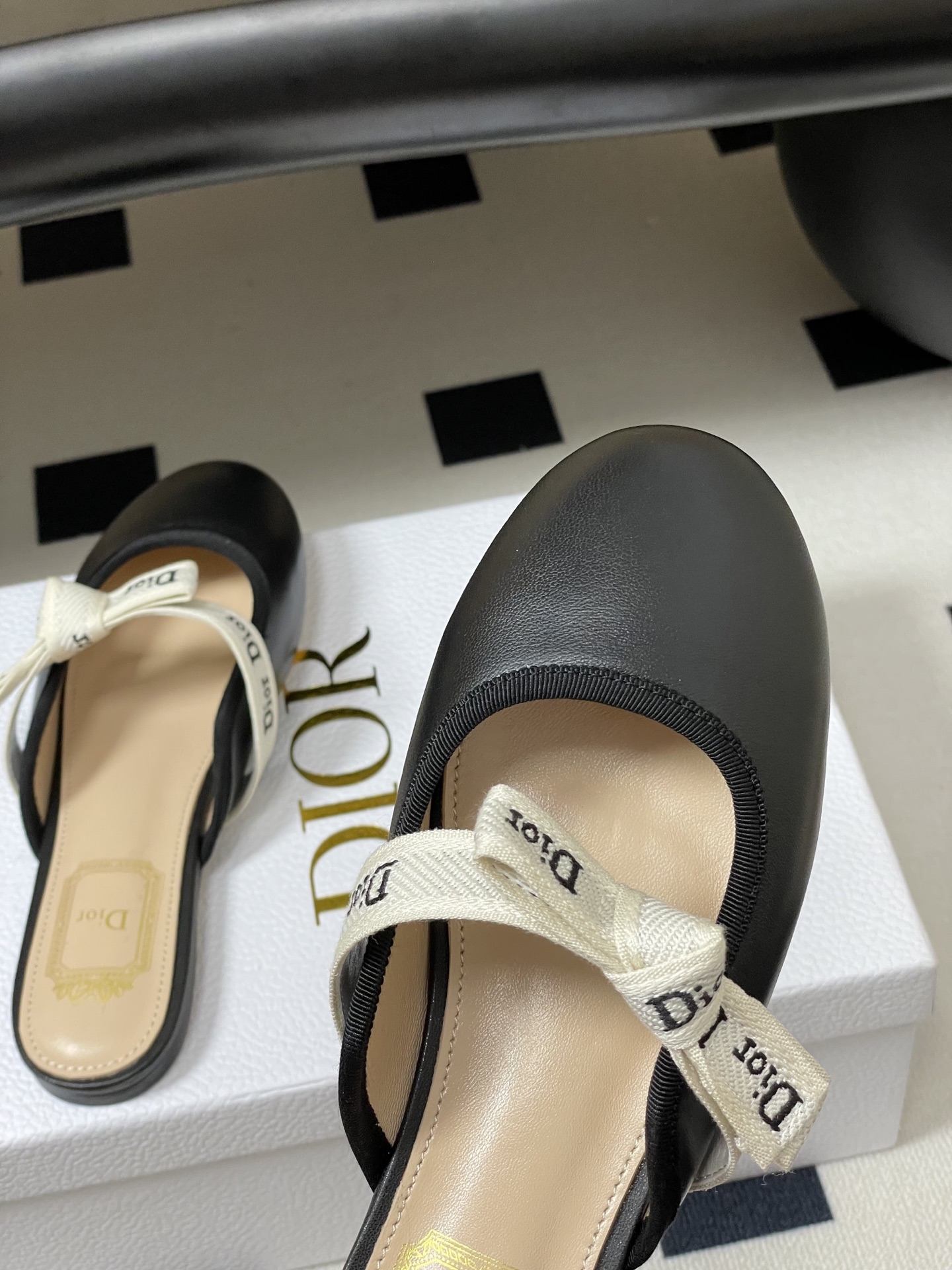 26ss春夏新款Dior 迪奥 J'Adior 穆勒鞋经典字母织带蝴蝶结平底半拖鞋这款J'Adior 穆