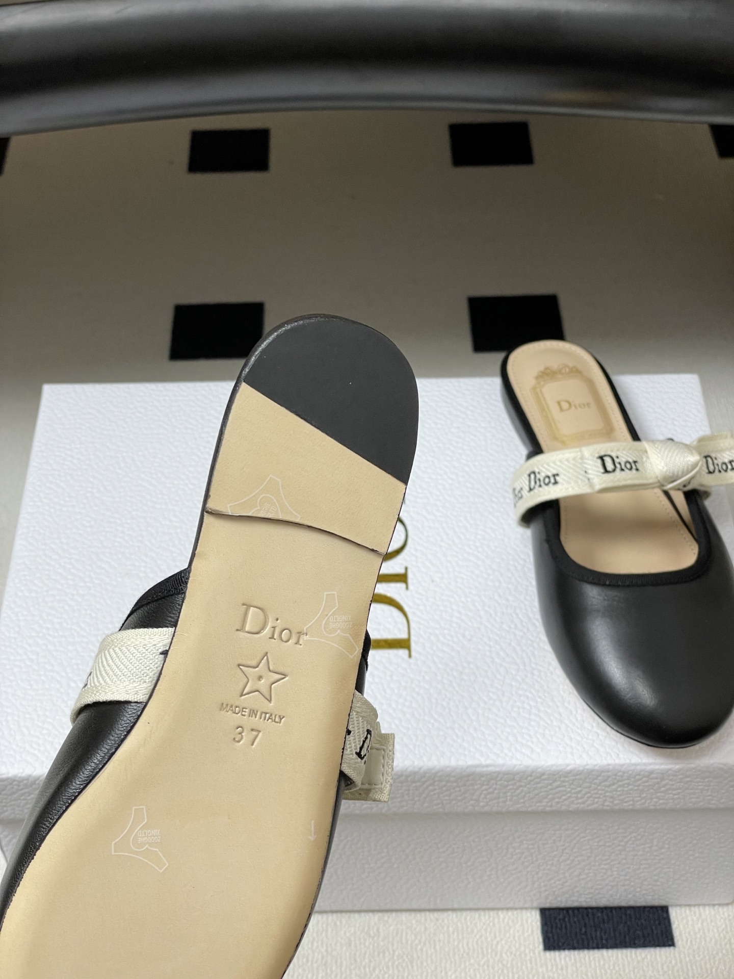 26ss春夏新款Dior 迪奥 J'Adior 穆勒鞋经典字母织带蝴蝶结平底半拖鞋这款J'Adior 穆