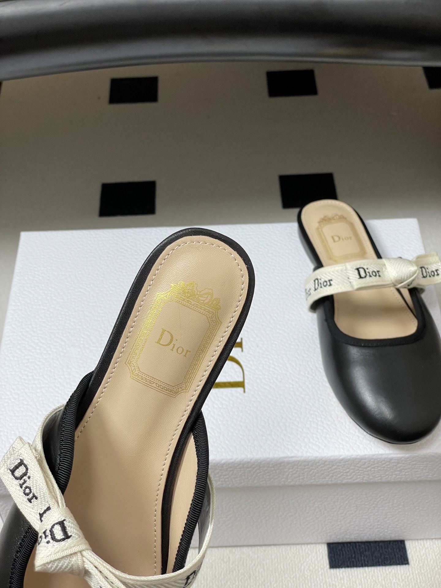 26ss春夏新款Dior 迪奥 J'Adior 穆勒鞋经典字母织带蝴蝶结平底半拖鞋这款J'Adior 穆