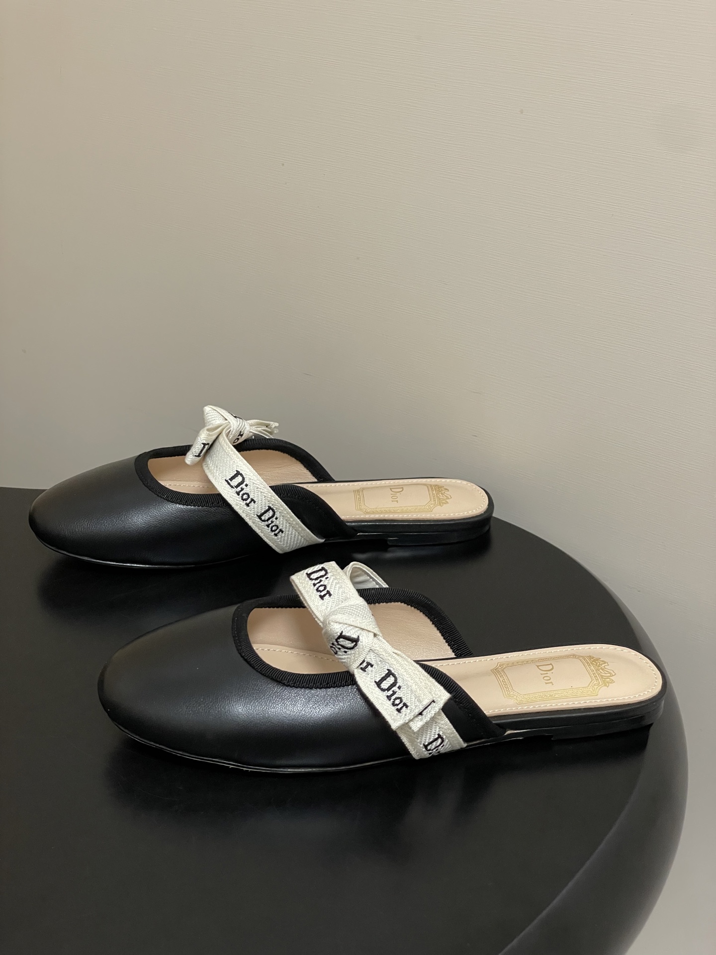 26ss春夏新款Dior 迪奥 J'Adior 穆勒鞋经典字母织带蝴蝶结平底半拖鞋这款J'Adior 穆