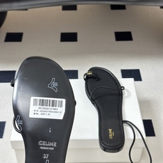26ss春夏最新Celine赛琳 思琳 复古时髦金属扣凯旋门夹脚平底罗马绑带凉拖鞋new celine思 26ss春夏最新Celine赛琳 思琳 复古时髦金属扣凯旋门夹脚平底罗马绑带凉拖鞋new celine思