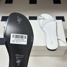 26ss春夏最新Celine赛琳 思琳 复古时髦金属扣凯旋门夹脚平底罗马绑带凉拖鞋new celine思 26ss春夏最新Celine赛琳 思琳 复古时髦金属扣凯旋门夹脚平底罗马绑带凉拖鞋new celine思