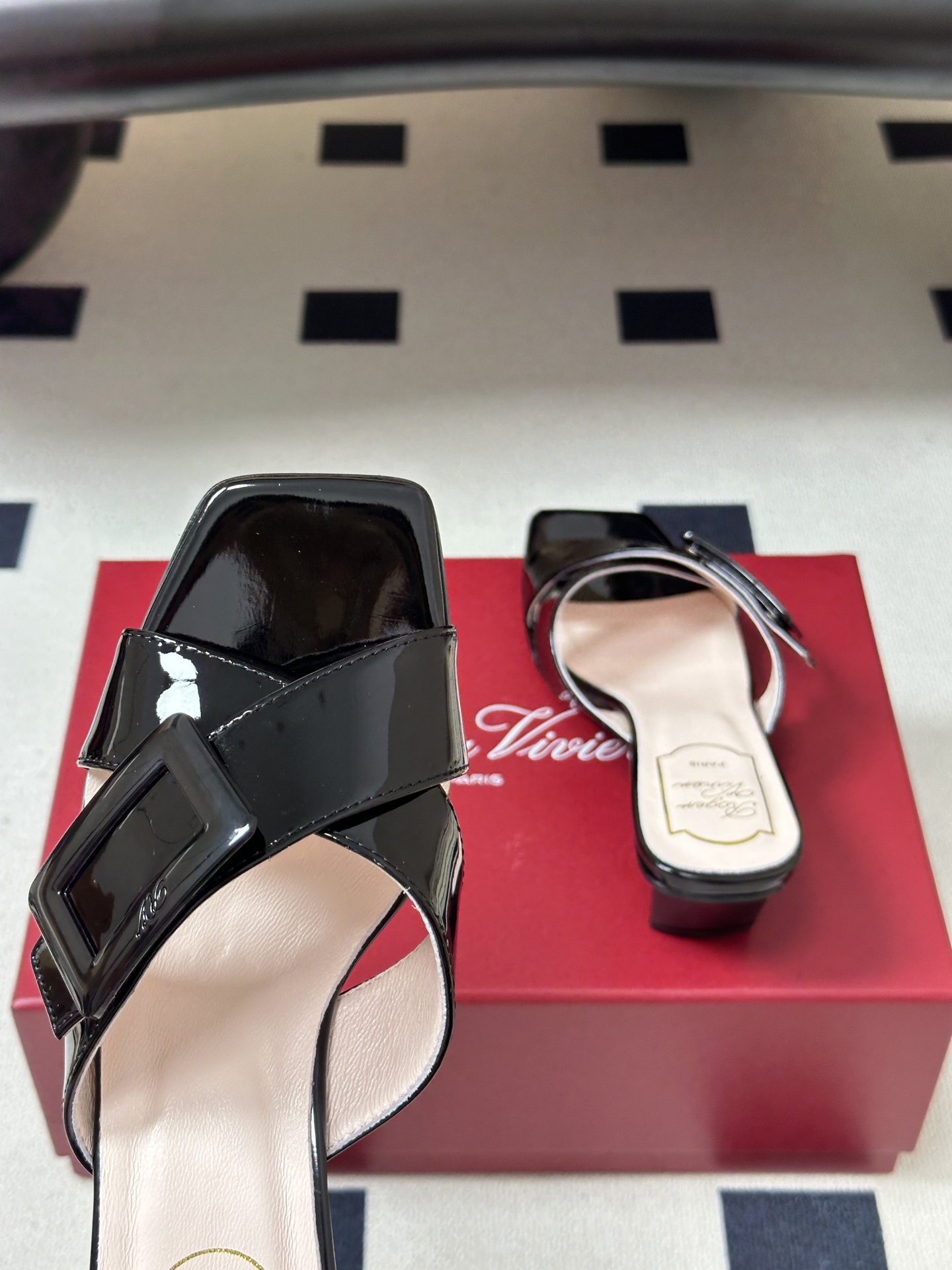 2026春夏新款 Roger vivier 罗杰维维亚 RV 经典方扣一字带高跟拖鞋方头粗跟凉拖鞋以品牌