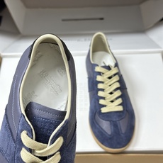 男➕10 顶级品质(飞机盒➕10 下单备注)Maison Margiela MM6马吉拉 经典款德训鞋2 男➕10 顶级品质(飞机盒➕10 下单备注)Maison Margiela MM6马吉拉 经典款德训鞋2