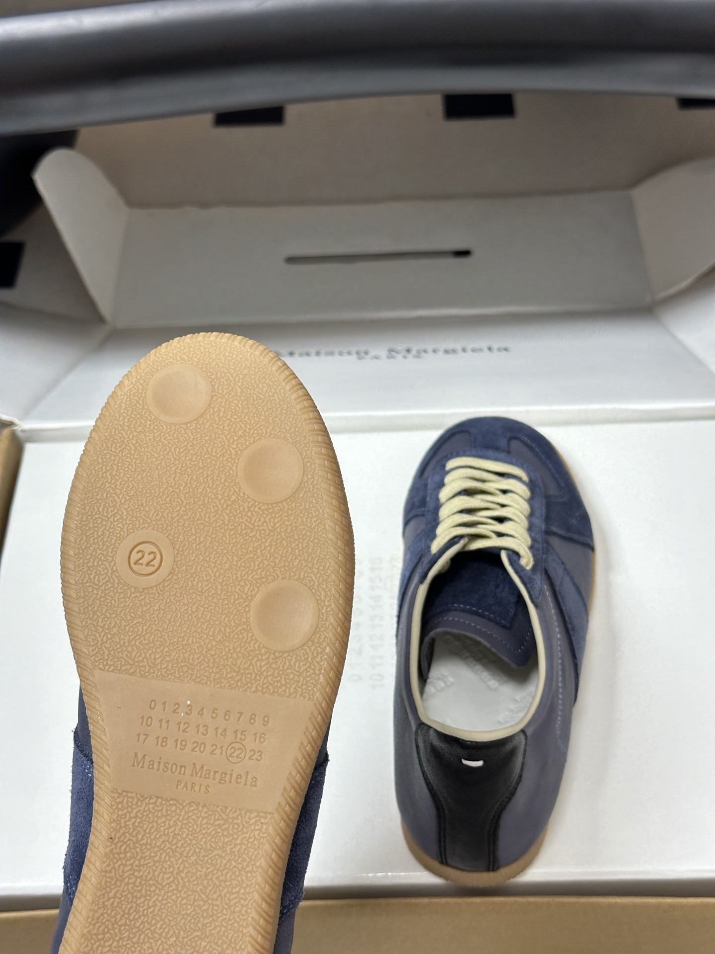 男➕10 顶级品质(飞机盒➕10 下单备注)Maison Margiela MM6马吉拉 经典款德训鞋2 男➕10 顶级品质(飞机盒➕10 下单备注)Maison Margiela MM6马吉拉 经典款德训鞋2