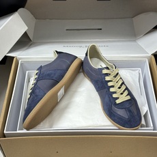 男➕10 顶级品质(飞机盒➕10 下单备注)Maison Margiela MM6马吉拉 经典款德训鞋2 男➕10 顶级品质(飞机盒➕10 下单备注)Maison Margiela MM6马吉拉 经典款德训鞋2