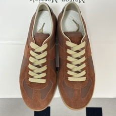 男➕10 顶级品质(飞机盒➕10 下单备注)Maison Margiela MM6马吉拉 经典款德训鞋2 男➕10 顶级品质(飞机盒➕10 下单备注)Maison Margiela MM6马吉拉 经典款德训鞋2