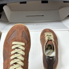 男➕10 顶级品质(飞机盒➕10 下单备注)Maison Margiela MM6马吉拉 经典款德训鞋2 男➕10 顶级品质(飞机盒➕10 下单备注)Maison Margiela MM6马吉拉 经典款德训鞋2