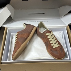 男➕10 顶级品质(飞机盒➕10 下单备注)Maison Margiela MM6马吉拉 经典款德训鞋2 男➕10 顶级品质(飞机盒➕10 下单备注)Maison Margiela MM6马吉拉 经典款德训鞋2