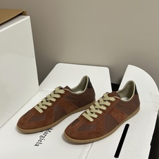 男➕10 顶级品质(飞机盒➕10 下单备注)Maison Margiela MM6马吉拉 经典款德训鞋2 男➕10 顶级品质(飞机盒➕10 下单备注)Maison Margiela MM6马吉拉 经典款德训鞋2