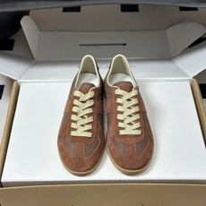男➕10 顶级品质(飞机盒➕10 下单备注)Maison Margiela MM6马吉拉 经典款德训鞋2 男➕10 顶级品质(飞机盒➕10 下单备注)Maison Margiela MM6马吉拉 经典款德训鞋2