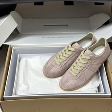男➕10 顶级品质(飞机盒➕10 下单备注)Maison Margiela MM6马吉拉 经典款德训鞋2 男➕10 顶级品质(飞机盒➕10 下单备注)Maison Margiela MM6马吉拉 经典款德训鞋2