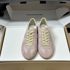 男➕10 顶级品质(飞机盒➕10 下单备注)Maison Margiela MM6马吉拉 经典款德训鞋2 男➕10 顶级品质(飞机盒➕10 下单备注)Maison Margiela MM6马吉拉 经典款德训鞋2