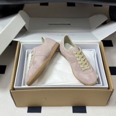 男➕10 顶级品质(飞机盒➕10 下单备注)Maison Margiela MM6马吉拉 经典款德训鞋2 男➕10 顶级品质(飞机盒➕10 下单备注)Maison Margiela MM6马吉拉 经典款德训鞋2