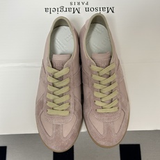 男➕10 顶级品质(飞机盒➕10 下单备注)Maison Margiela MM6马吉拉 经典款德训鞋2 男➕10 顶级品质(飞机盒➕10 下单备注)Maison Margiela MM6马吉拉 经典款德训鞋2
