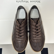 男➕10 顶级品质(飞机盒➕10 下单备注)Maison Margiela MM6马吉拉 经典款德训鞋2 男➕10 顶级品质(飞机盒➕10 下单备注)Maison Margiela MM6马吉拉 经典款德训鞋2