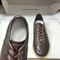 男➕10 顶级品质(飞机盒➕10 下单备注)Maison Margiela MM6马吉拉 经典款德训鞋2 男➕10 顶级品质(飞机盒➕10 下单备注)Maison Margiela MM6马吉拉 经典款德训鞋2