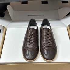 男➕10 顶级品质(飞机盒➕10 下单备注)Maison Margiela MM6马吉拉 经典款德训鞋2 男➕10 顶级品质(飞机盒➕10 下单备注)Maison Margiela MM6马吉拉 经典款德训鞋2