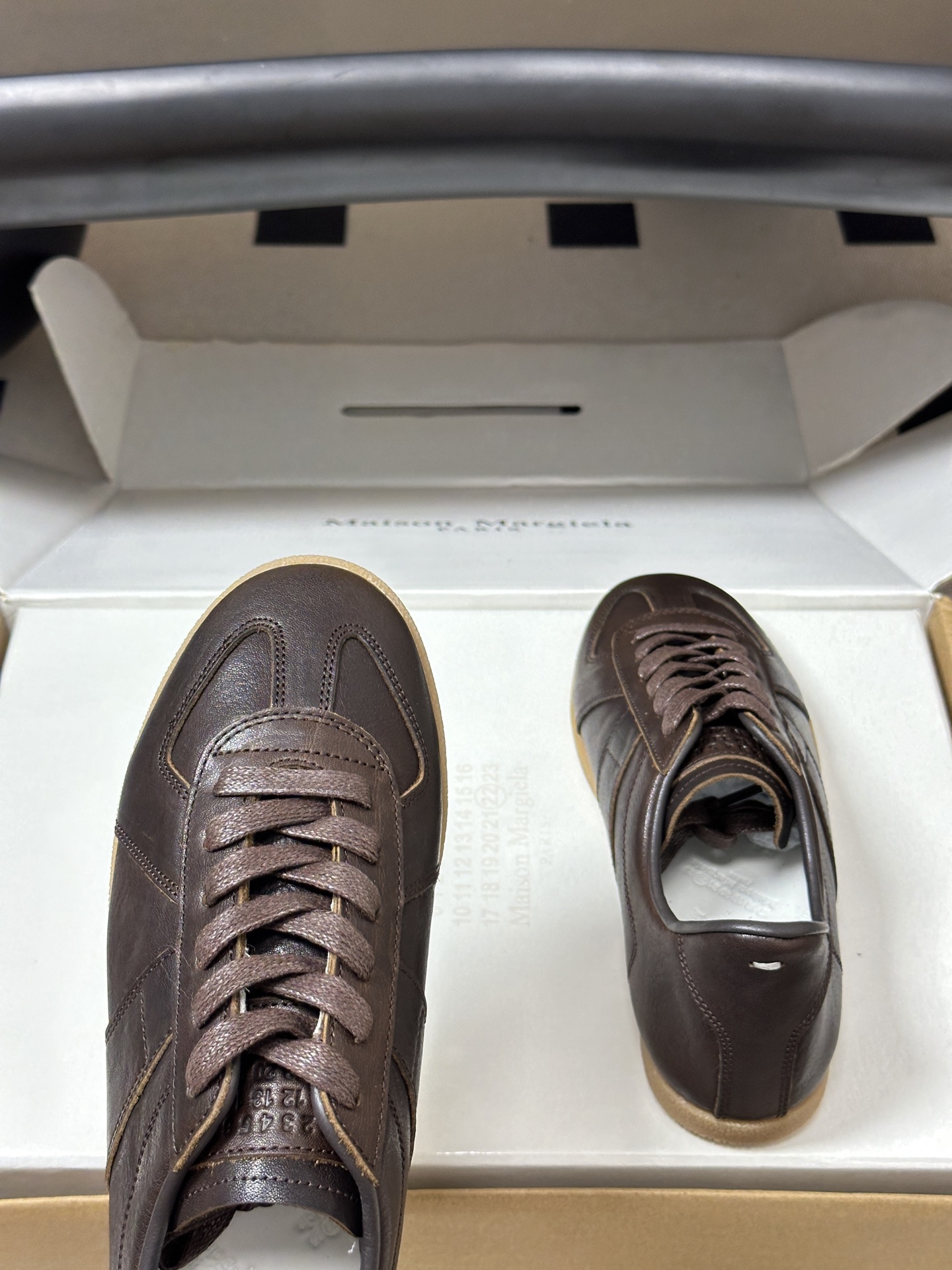 男➕10 顶级品质(飞机盒➕10 下单备注)Maison Margiela MM6马吉拉 经典款德训鞋2 男➕10 顶级品质(飞机盒➕10 下单备注)Maison Margiela MM6马吉拉 经典款德训鞋2