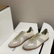 男➕10 顶级品质(飞机盒➕10 下单备注)Maison Margiela MM6马吉拉 经典款德训鞋2 男➕10 顶级品质(飞机盒➕10 下单备注)Maison Margiela MM6马吉拉 经典款德训鞋2