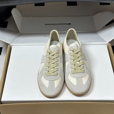 男➕10 顶级品质(飞机盒➕10 下单备注)Maison Margiela MM6马吉拉 经典款德训鞋2 男➕10 顶级品质(飞机盒➕10 下单备注)Maison Margiela MM6马吉拉 经典款德训鞋2
