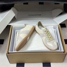 男➕10 顶级品质(飞机盒➕10 下单备注)Maison Margiela MM6马吉拉 经典款德训鞋2 男➕10 顶级品质(飞机盒➕10 下单备注)Maison Margiela MM6马吉拉 经典款德训鞋2