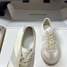 男➕10 顶级品质(飞机盒➕10 下单备注)Maison Margiela MM6马吉拉 经典款德训鞋2 男➕10 顶级品质(飞机盒➕10 下单备注)Maison Margiela MM6马吉拉 经典款德训鞋2