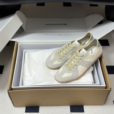 男➕10 顶级品质(飞机盒➕10 下单备注)Maison Margiela MM6马吉拉 经典款德训鞋2 男➕10 顶级品质(飞机盒➕10 下单备注)Maison Margiela MM6马吉拉 经典款德训鞋2