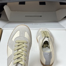 男➕10 顶级品质(飞机盒➕10 下单备注)Maison Margiela MM6马吉拉 经典款德训鞋2 男➕10 顶级品质(飞机盒➕10 下单备注)Maison Margiela MM6马吉拉 经典款德训鞋2