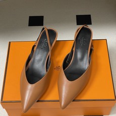 Hermes 爱马仕🐎 2026春夏新款 H家 Nicole露跟凉鞋系列尖头Kelly扣高跟凉鞋 小猫跟 Hermes 爱马仕🐎 2026春夏新款 H家 Nicole露跟凉鞋系列尖头Kelly扣高跟凉鞋 小猫跟
