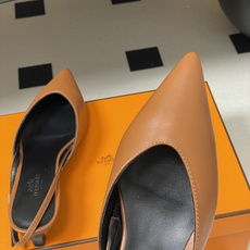 Hermes 爱马仕🐎 2026春夏新款 H家 Nicole露跟凉鞋系列尖头Kelly扣高跟凉鞋 小猫跟 Hermes 爱马仕🐎 2026春夏新款 H家 Nicole露跟凉鞋系列尖头Kelly扣高跟凉鞋 小猫跟