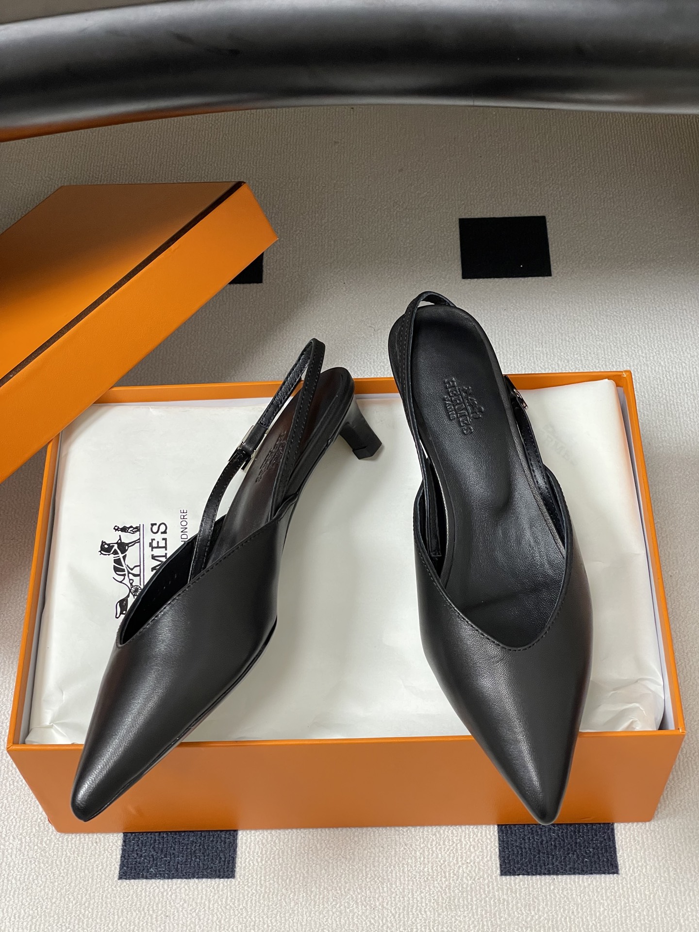 Hermes 爱马仕🐎 2026春夏新款 H家 Nicole露跟凉鞋系列尖头Kelly扣高跟凉鞋 小猫跟