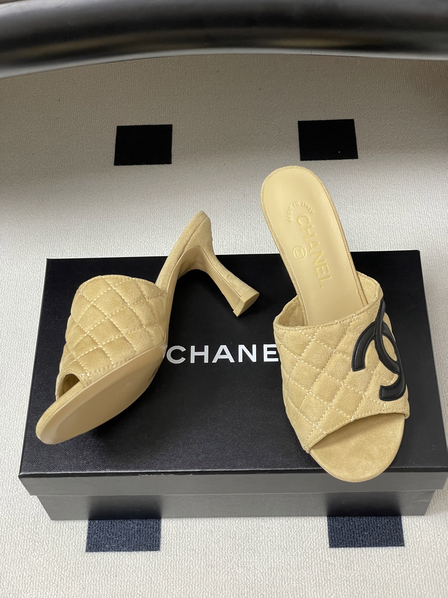 2026早春度假系列爆品🔥Chanel 小香26A 经典双C菱格鱼嘴蜜儿高跟拖鞋标志性双C扣凉拖鞋简约时 2026早春度假系列爆品🔥Chanel 小香26A 经典双C菱格鱼嘴蜜儿高跟拖鞋标志性双C扣凉拖鞋简约时