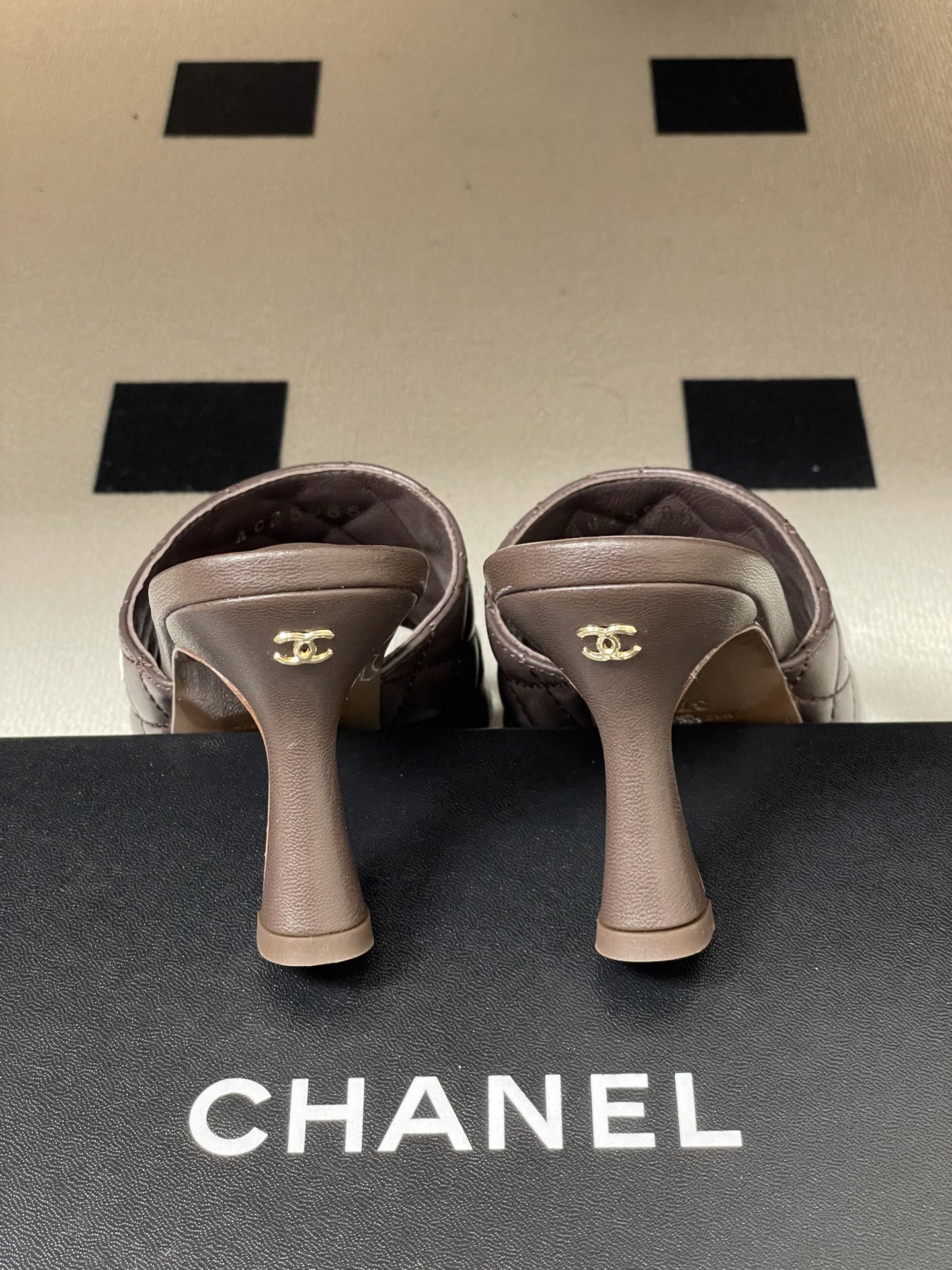 2026早春度假系列爆品🔥Chanel 小香26A 经典双C菱格鱼嘴蜜儿高跟拖鞋标志性双C扣凉拖鞋简约时 2026早春度假系列爆品🔥Chanel 小香26A 经典双C菱格鱼嘴蜜儿高跟拖鞋标志性双C扣凉拖鞋简约时
