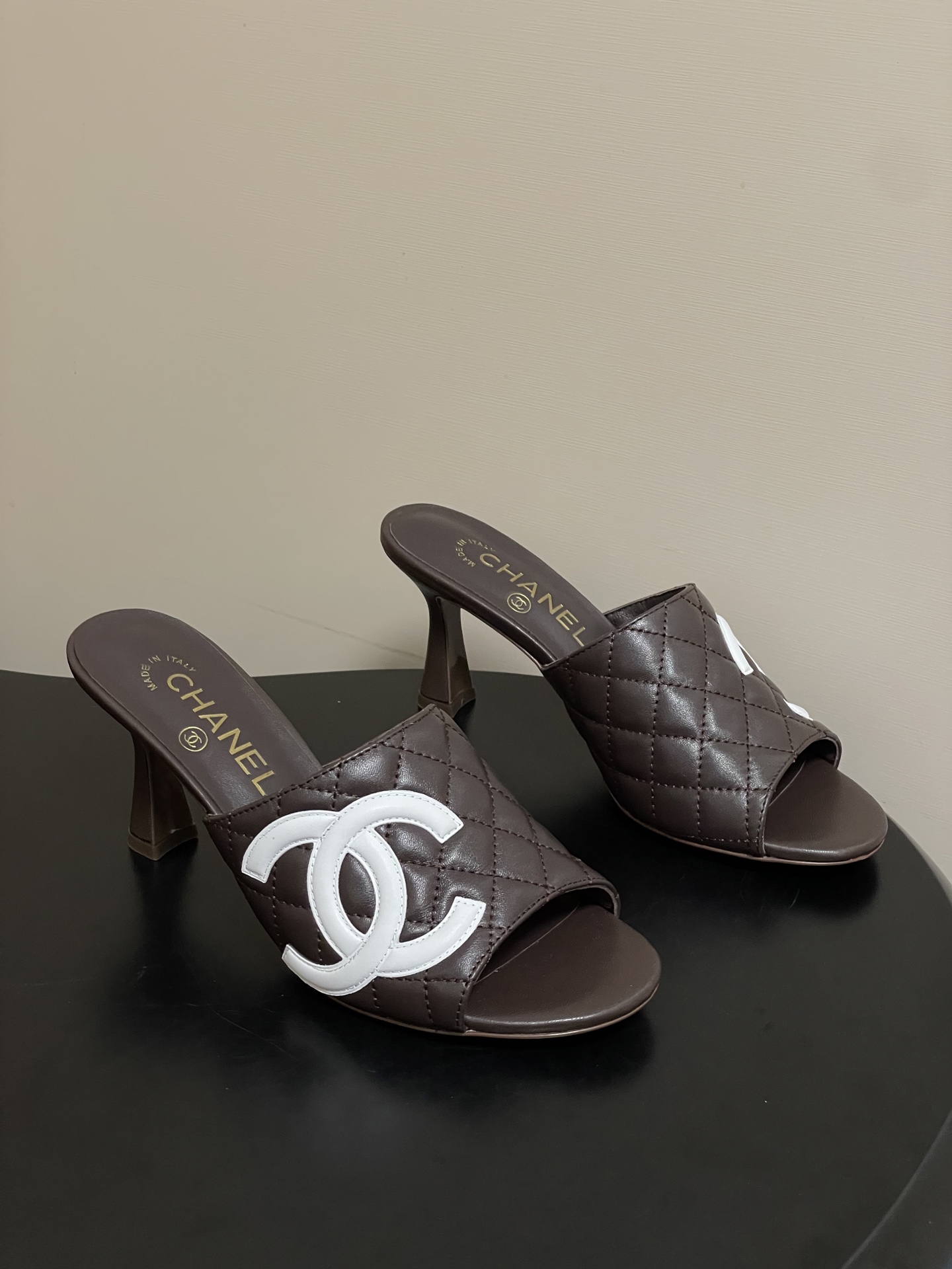 2026早春度假系列爆品🔥Chanel 小香26A 经典双C菱格鱼嘴蜜儿高跟拖鞋标志性双C扣凉拖鞋简约时