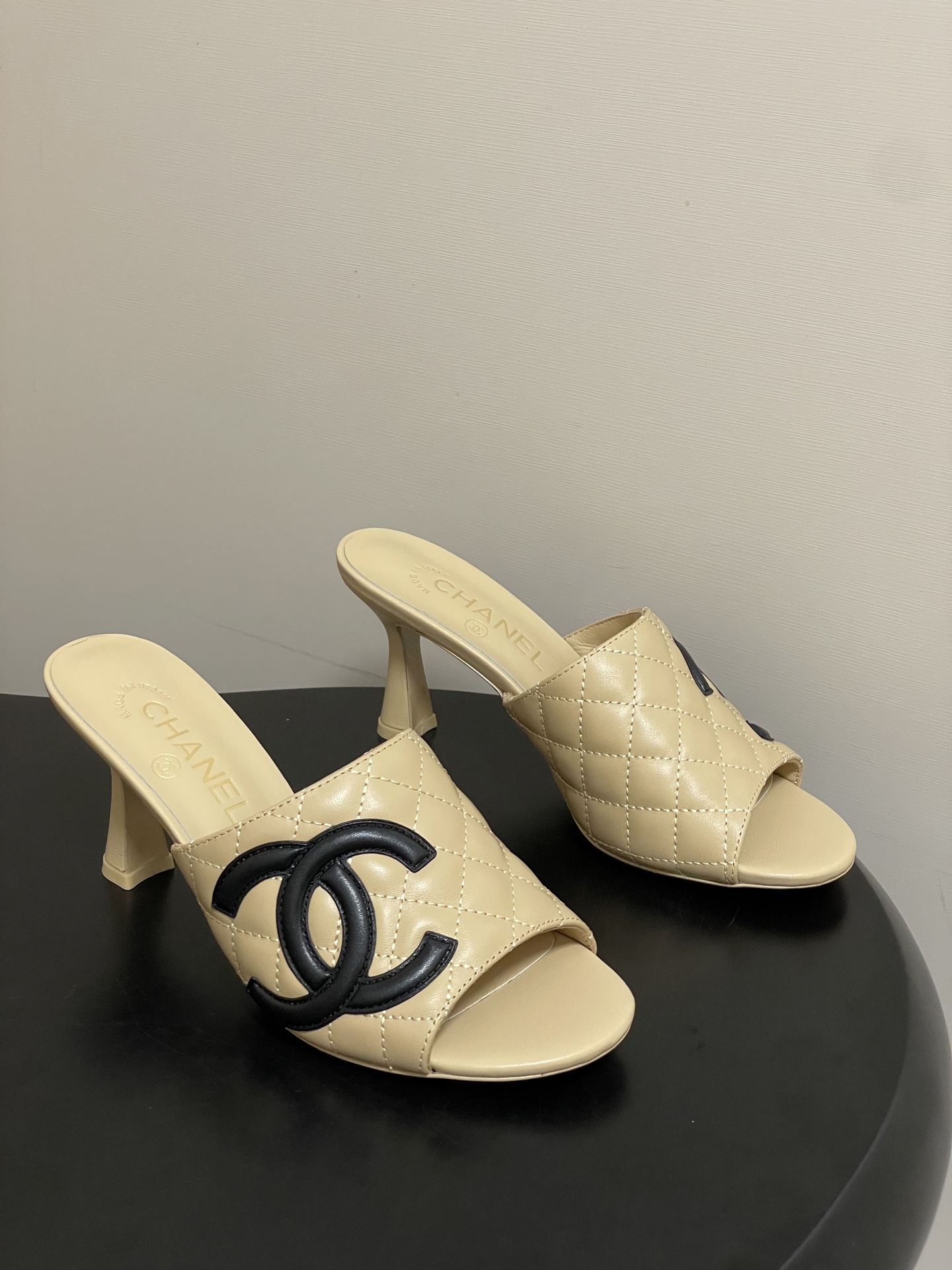 2026早春度假系列爆品🔥Chanel 小香26A 经典双C菱格鱼嘴蜜儿高跟拖鞋标志性双C扣凉拖鞋简约时