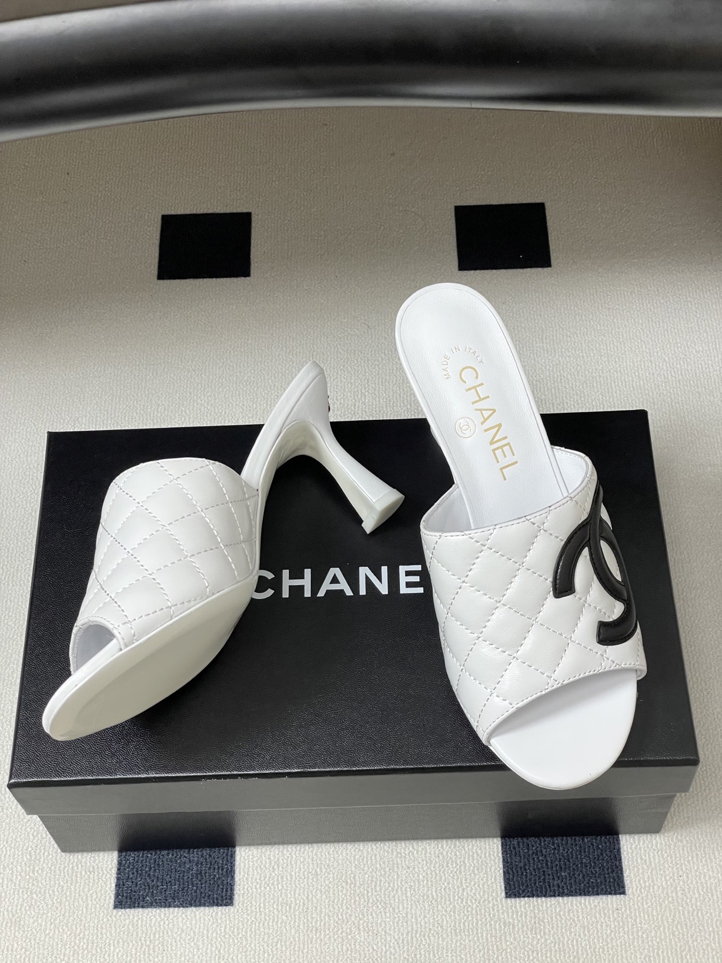 2026早春度假系列爆品🔥Chanel 小香26A 经典双C菱格鱼嘴蜜儿高跟拖鞋标志性双C扣凉拖鞋简约时 2026早春度假系列爆品🔥Chanel 小香26A 经典双C菱格鱼嘴蜜儿高跟拖鞋标志性双C扣凉拖鞋简约时