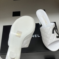 2026早春度假系列爆品🔥Chanel 小香26A 经典双C菱格鱼嘴蜜儿高跟拖鞋标志性双C扣凉拖鞋简约时 2026早春度假系列爆品🔥Chanel 小香26A 经典双C菱格鱼嘴蜜儿高跟拖鞋标志性双C扣凉拖鞋简约时