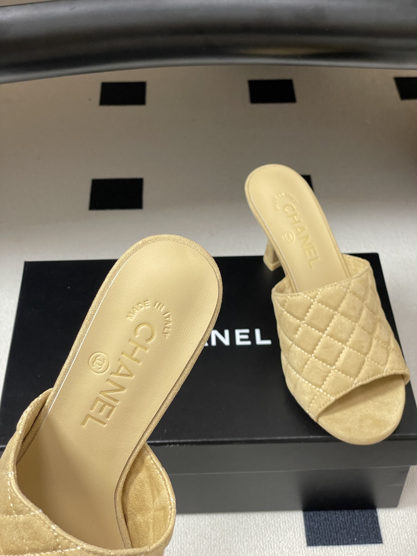2026早春度假系列爆品🔥Chanel 小香26A 经典菱格鱼嘴蜜儿高跟拖鞋标志性双C扣凉拖鞋简约时尚, 2026早春度假系列爆品🔥Chanel 小香26A 经典菱格鱼嘴蜜儿高跟拖鞋标志性双C扣凉拖鞋简约时尚,