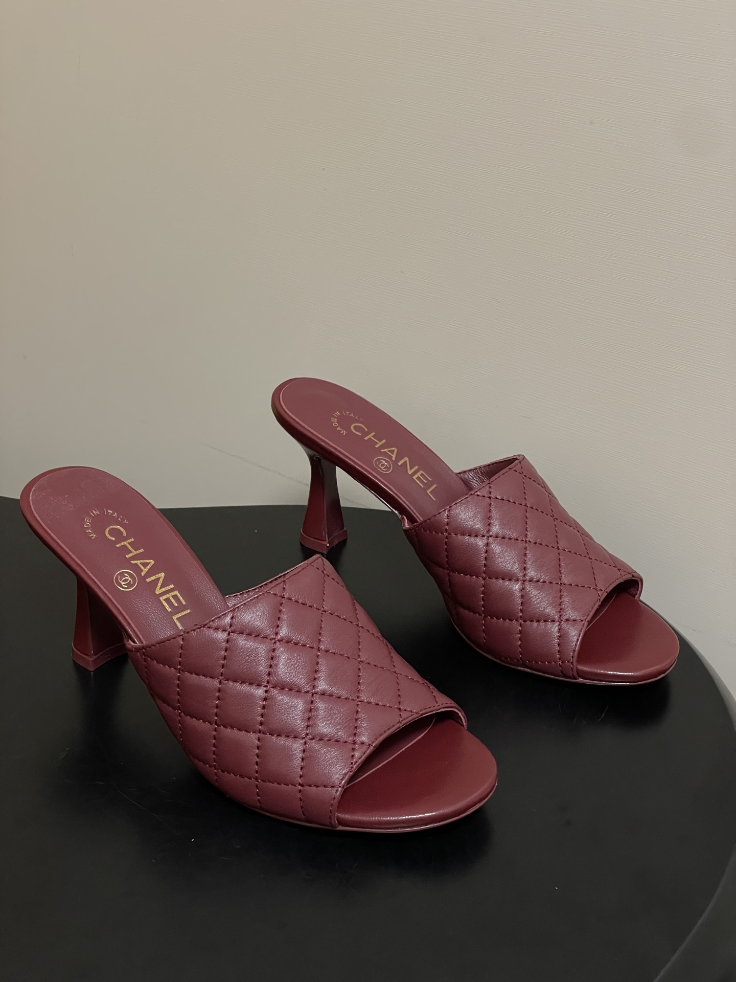 2026早春度假系列爆品🔥Chanel 小香26A 经典菱格鱼嘴蜜儿高跟拖鞋标志性双C扣凉拖鞋简约时尚，