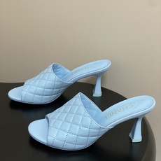 2026早春度假系列爆品🔥Chanel 小香26A 经典菱格鱼嘴蜜儿高跟拖鞋标志性双C扣凉拖鞋简约时尚, 2026早春度假系列爆品🔥Chanel 小香26A 经典菱格鱼嘴蜜儿高跟拖鞋标志性双C扣凉拖鞋简约时尚,
