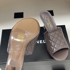 2026早春度假系列爆品🔥Chanel 小香26A 经典菱格鱼嘴蜜儿高跟拖鞋标志性双C扣凉拖鞋简约时尚, 2026早春度假系列爆品🔥Chanel 小香26A 经典菱格鱼嘴蜜儿高跟拖鞋标志性双C扣凉拖鞋简约时尚,