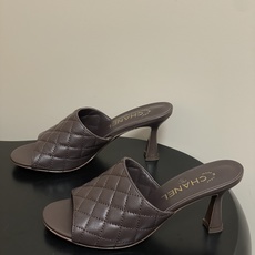 2026早春度假系列爆品🔥Chanel 小香26A 经典菱格鱼嘴蜜儿高跟拖鞋标志性双C扣凉拖鞋简约时尚, 2026早春度假系列爆品🔥Chanel 小香26A 经典菱格鱼嘴蜜儿高跟拖鞋标志性双C扣凉拖鞋简约时尚,