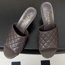 2026早春度假系列爆品🔥Chanel 小香26A 经典菱格鱼嘴蜜儿高跟拖鞋标志性双C扣凉拖鞋简约时尚, 2026早春度假系列爆品🔥Chanel 小香26A 经典菱格鱼嘴蜜儿高跟拖鞋标志性双C扣凉拖鞋简约时尚,