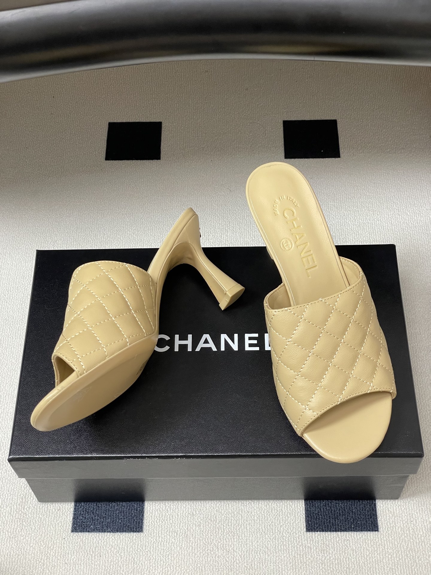 2026早春度假系列爆品🔥Chanel 小香26A 经典菱格鱼嘴蜜儿高跟拖鞋标志性双C扣凉拖鞋简约时尚, 2026早春度假系列爆品🔥Chanel 小香26A 经典菱格鱼嘴蜜儿高跟拖鞋标志性双C扣凉拖鞋简约时尚,
