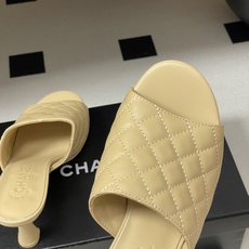 2026早春度假系列爆品🔥Chanel 小香26A 经典菱格鱼嘴蜜儿高跟拖鞋标志性双C扣凉拖鞋简约时尚, 2026早春度假系列爆品🔥Chanel 小香26A 经典菱格鱼嘴蜜儿高跟拖鞋标志性双C扣凉拖鞋简约时尚,