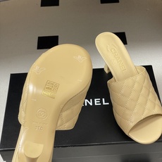 2026早春度假系列爆品🔥Chanel 小香26A 经典菱格鱼嘴蜜儿高跟拖鞋标志性双C扣凉拖鞋简约时尚, 2026早春度假系列爆品🔥Chanel 小香26A 经典菱格鱼嘴蜜儿高跟拖鞋标志性双C扣凉拖鞋简约时尚,