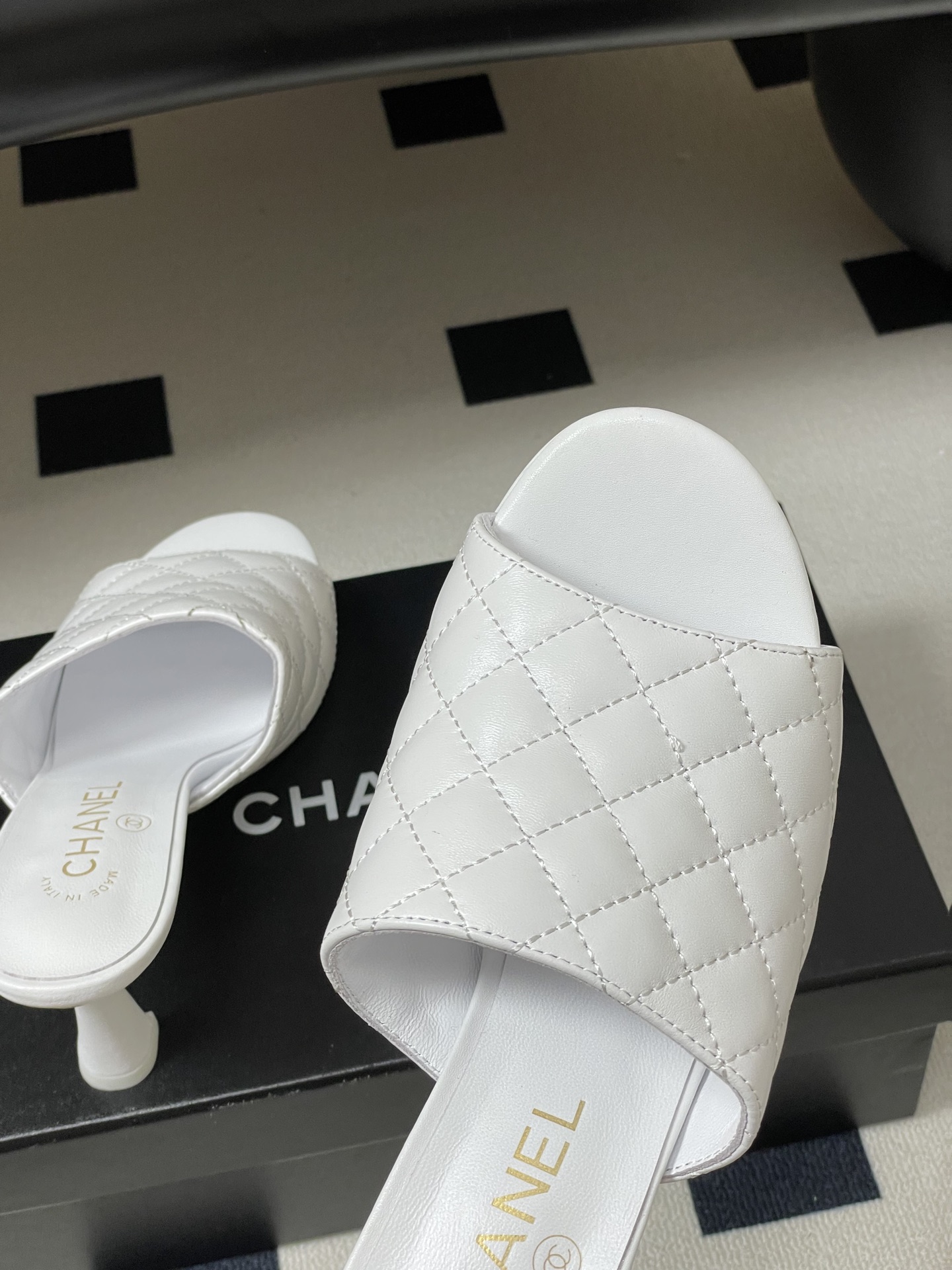 2026早春度假系列爆品🔥Chanel 小香26A 经典菱格鱼嘴蜜儿高跟拖鞋标志性双C扣凉拖鞋简约时尚, 2026早春度假系列爆品🔥Chanel 小香26A 经典菱格鱼嘴蜜儿高跟拖鞋标志性双C扣凉拖鞋简约时尚,